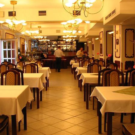 Hotel Polus Budapest Restaurant photo